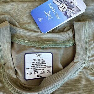 Arcteryx lightweight, Dri-Fit long sleeved top. Size XL. Green